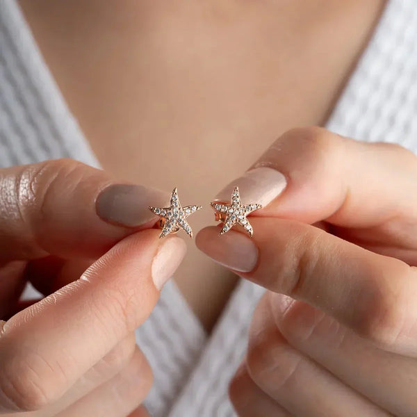 Mini Seestern Ohrring aus 925 Silber von Aurime, detailreiche Silberschmuck mit maritimen Meeresmotiv.