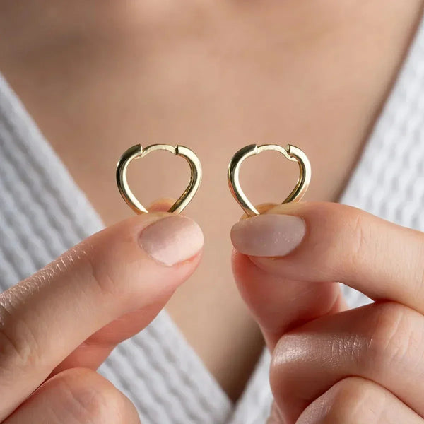 Einfache Herz-Creolen aus 925 Silber von AURIME, glänzendes Schmuckstück mit elegantem Design für Damen.