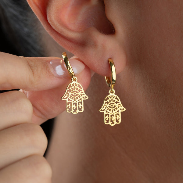 FATIMAS Hand Matrix Ohrringe aus 925 Silber von AURIME, detailreiche und elegante Ohrschmuck, Nahaufnahme