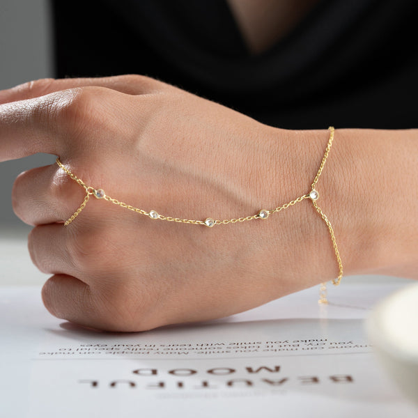 Zarte NITA Handkette aus 925 Silber von AURIME, detailreiche Silberschmuckkette mit filigranem Design.
