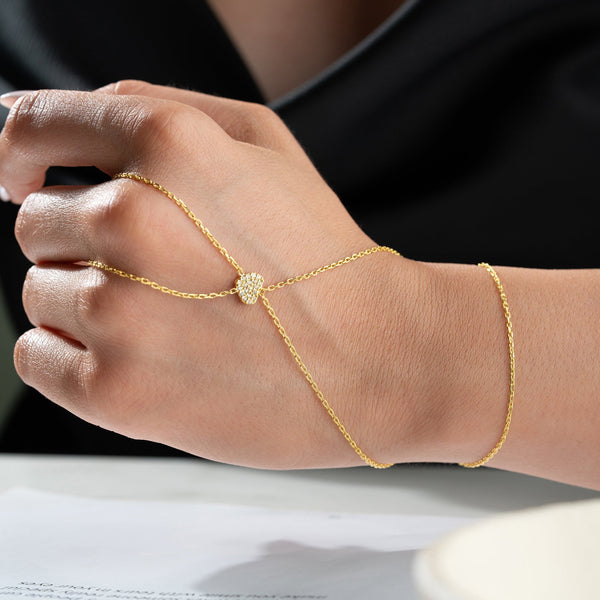 Silberne Handkette von AURIME aus 925 Silber, detailreiche Kette mit filigranem Design, auf einem weißen Hintergrund.