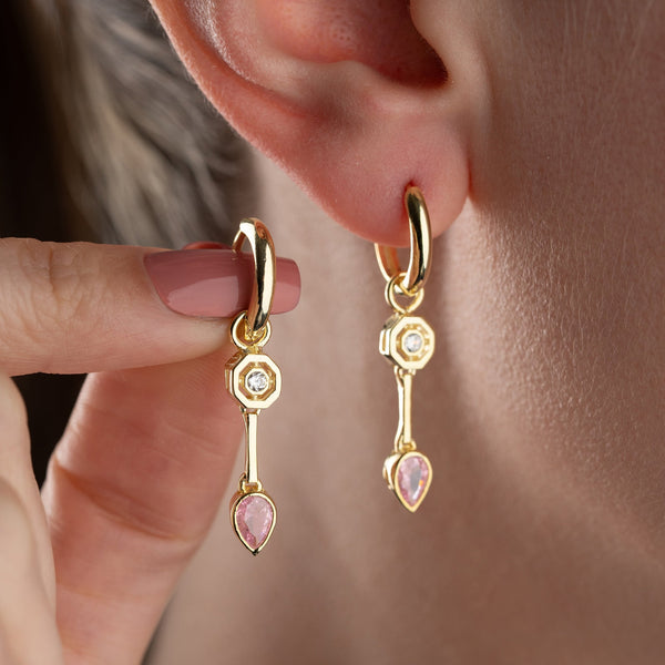 Silberne JIVA Ohrringe aus 925er Silber von Aurime, elegante Ohrschmuck mit filigranen Design.