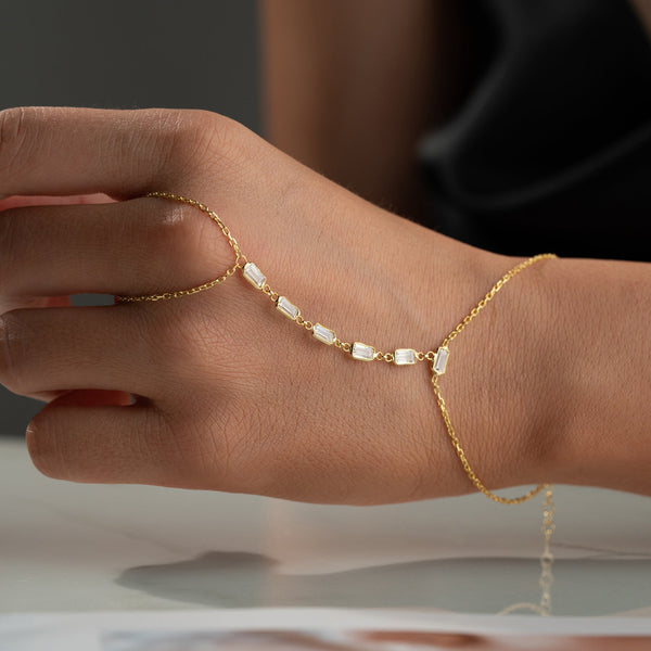 Handkette aus 925 Silber von Aurime, elegante Schmuckkette mit feinem Design, sichtbar in der Abbildung.