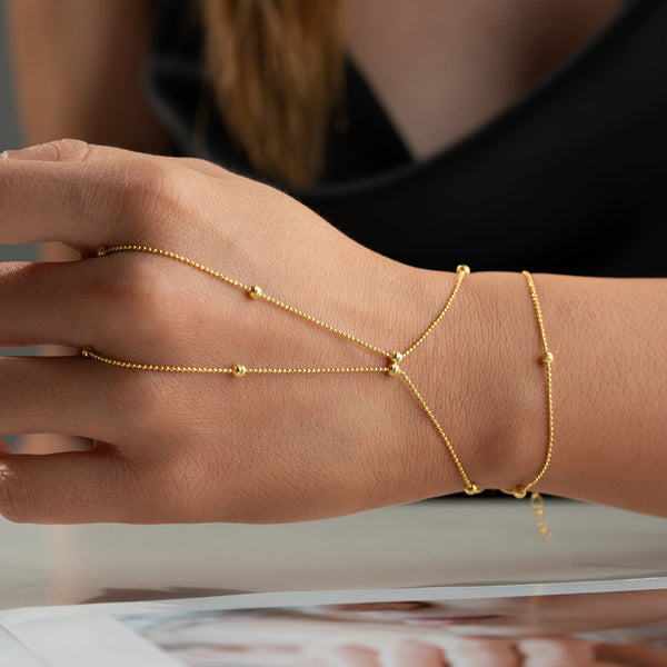 Silberne MUNO Handkette aus 925er Silber von AURIME, detaillierte Kettenglieder und feines Design sichtbar.