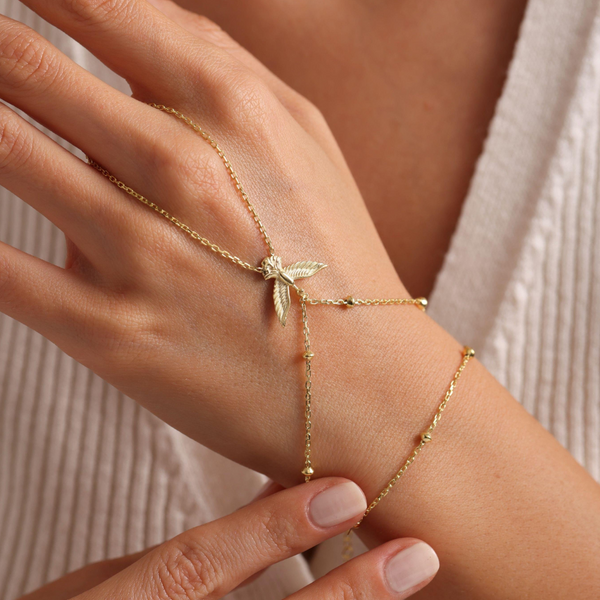 Silberne ANKA Handkette aus 925er Silber von AURIME, filigranes Schmuckstück mit Tiermotiv und feiner Verarbeitung