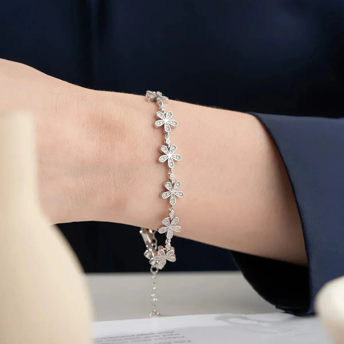 ZIRKONSTEIN BLUME ARMBAND aus 925 Silber - Eleganter Armband - AURIME