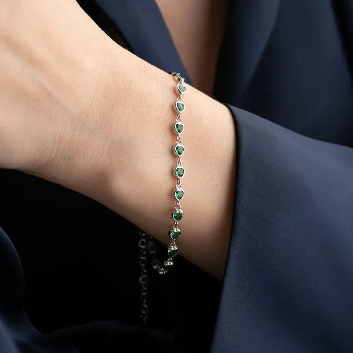 MINI HERZ SMARAGD ARMBAND aus 925 Silber - Eleganter Armband - AURIME