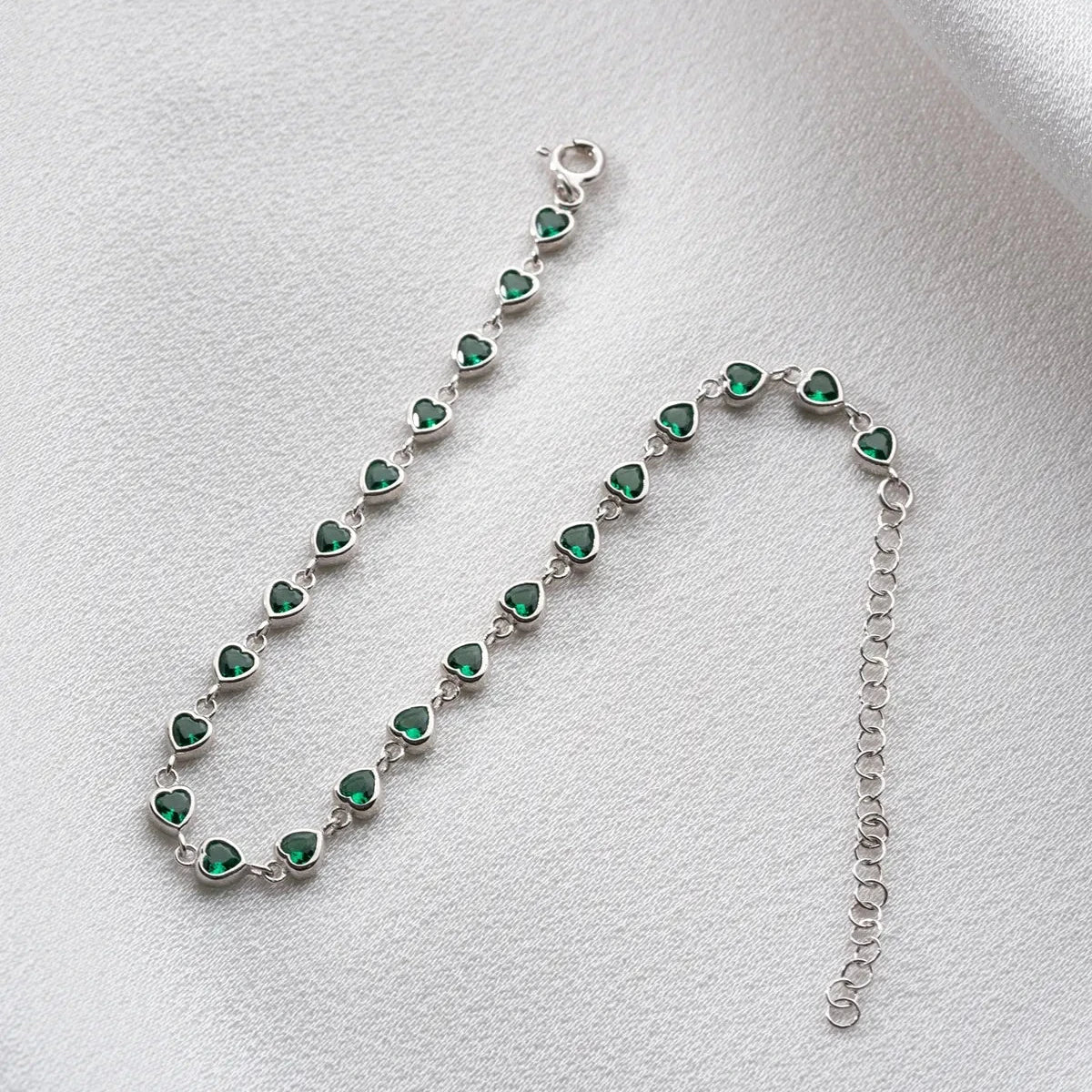 MINI HERZ SMARAGD ARMBAND aus 925 Silber - Eleganter Armband - AURIME