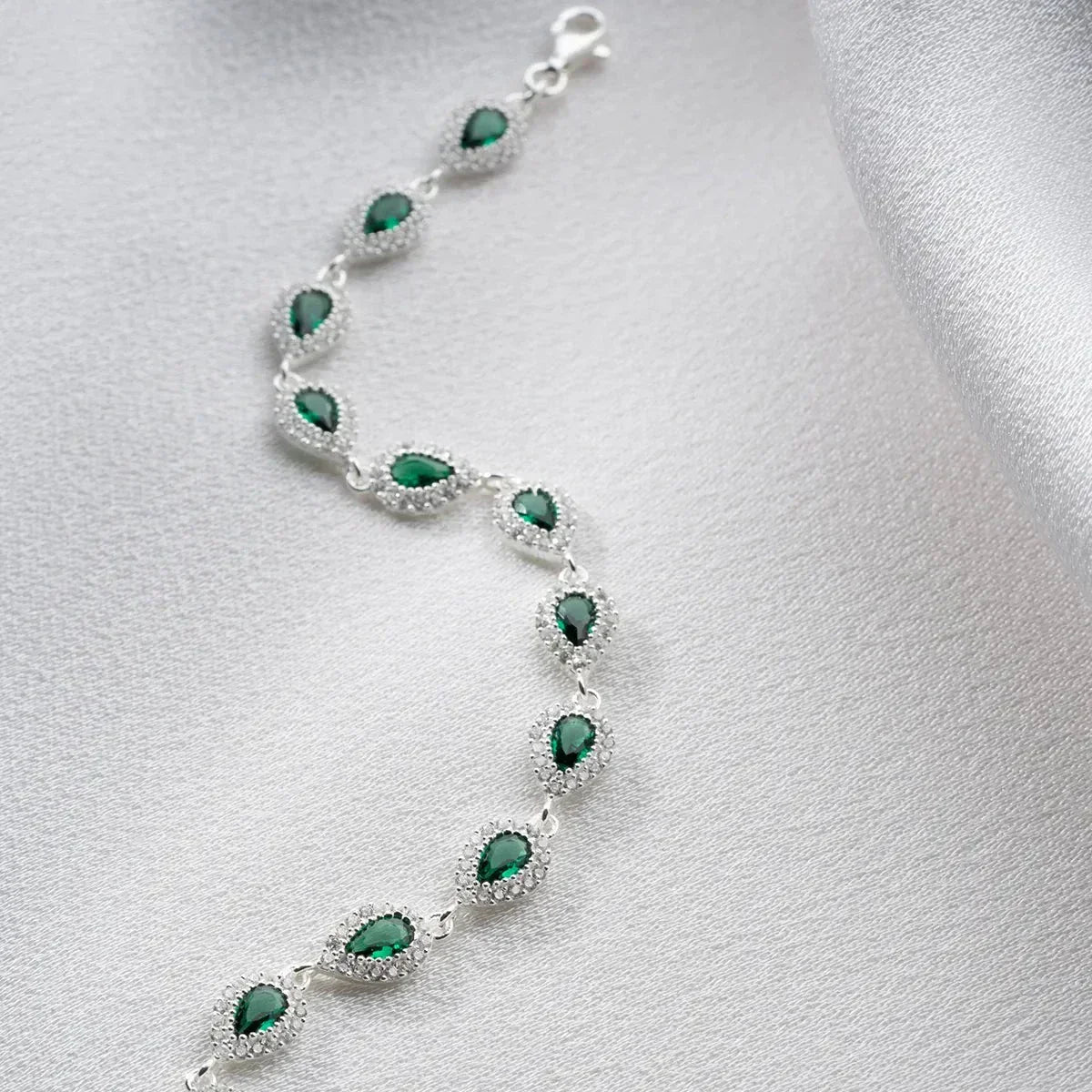 TROPFENSTEIN SMARAGD ARMBAND aus 925 Silber - Eleganter Armband - AURIME
