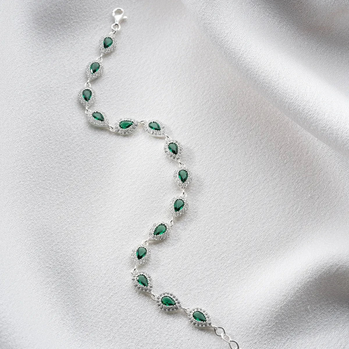 TROPFENSTEIN SMARAGD ARMBAND aus 925 Silber - Eleganter Armband - AURIME