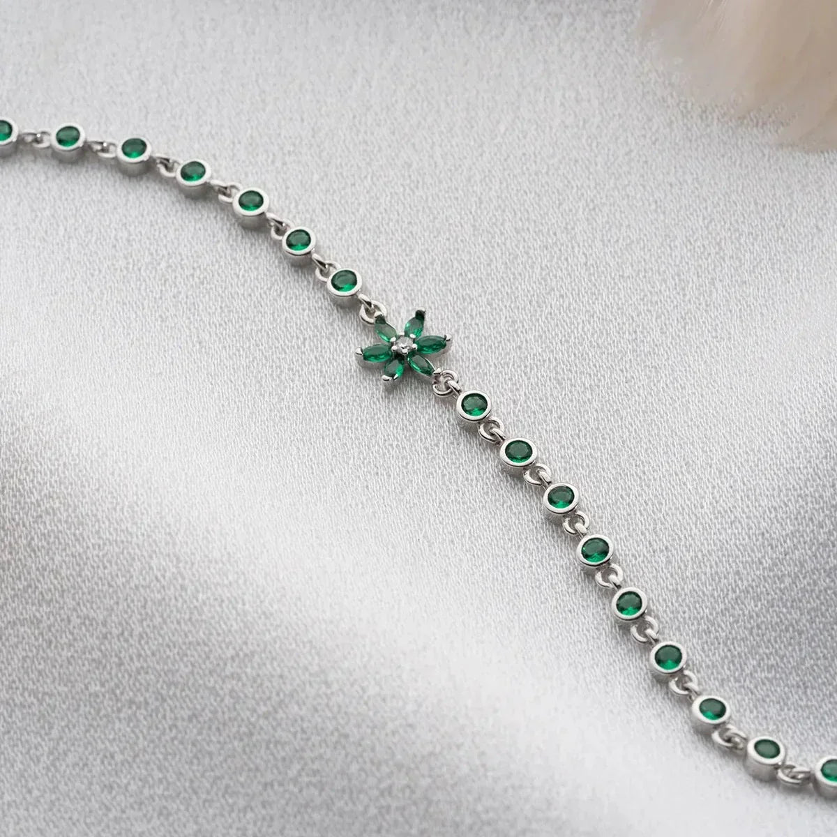 GRÜNER STEIN LOTUS ARMBAND aus 925 Silber - Eleganter Armband - AURIME