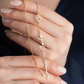 Personalisierte Namenskette aus 925 Silber von AURIME, detailreiche silberne Kette mit individuellem Namensanhänger.