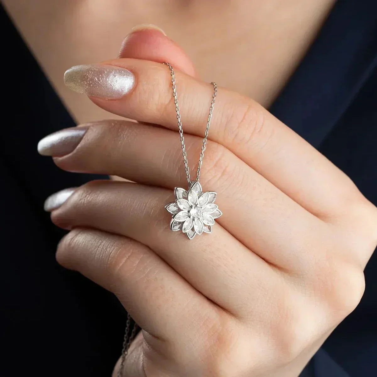 WEISSE LOTUSBLUME HALSKETTE aus 925 Silber - Eleganter Halskette - AURIME