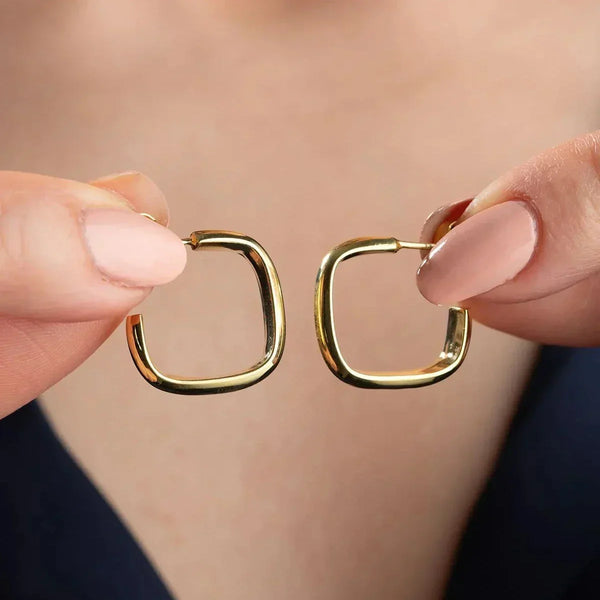 Sterile Silber-Ohrringe im Ring-Design von Aurime, kleine Studds mit glänzendem 925 Silber Finish.