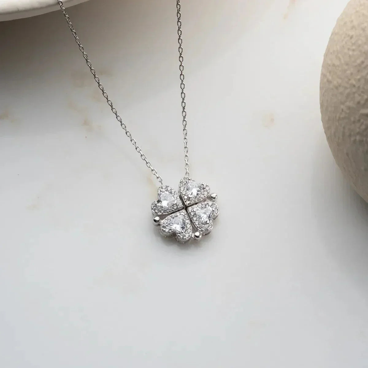 WEISSE STEINKETTE MIT MAGNET aus 925 Silber - Eleganter Halskette - AURIME