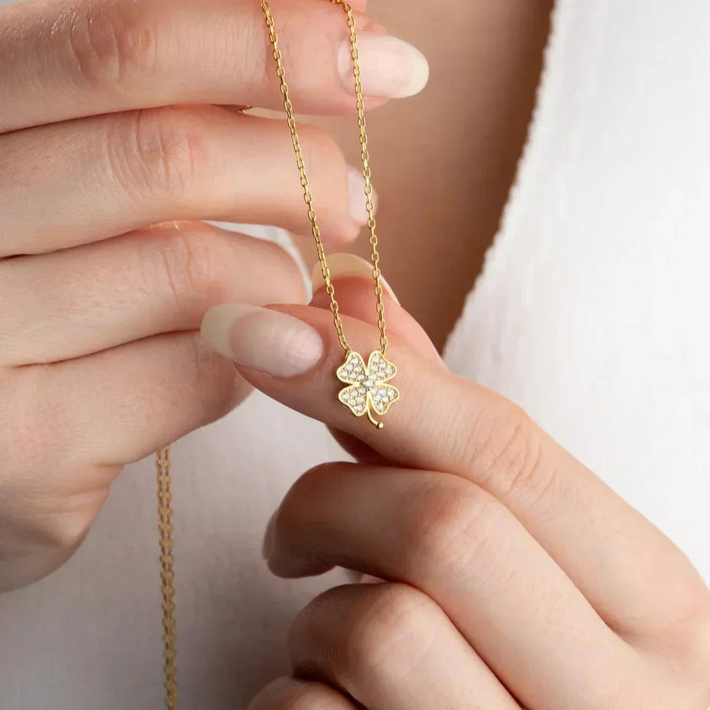 MİNİMAL ZIRKONIA KLEEBLATT HALSKETTE aus 925 Silber - Eleganter Halskette - AURIME