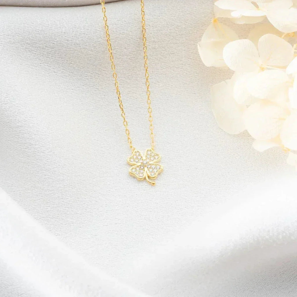 MİNİMAL ZIRKONIA KLEEBLATT HALSKETTE aus 925 Silber - Eleganter Halskette - AURIME