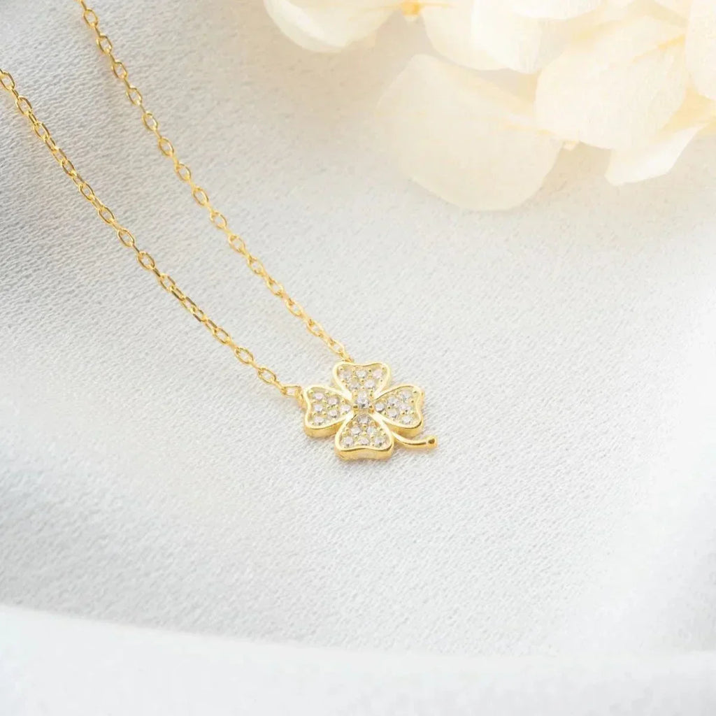 MİNİMAL ZIRKONIA KLEEBLATT HALSKETTE aus 925 Silber - Eleganter Halskette - AURIME