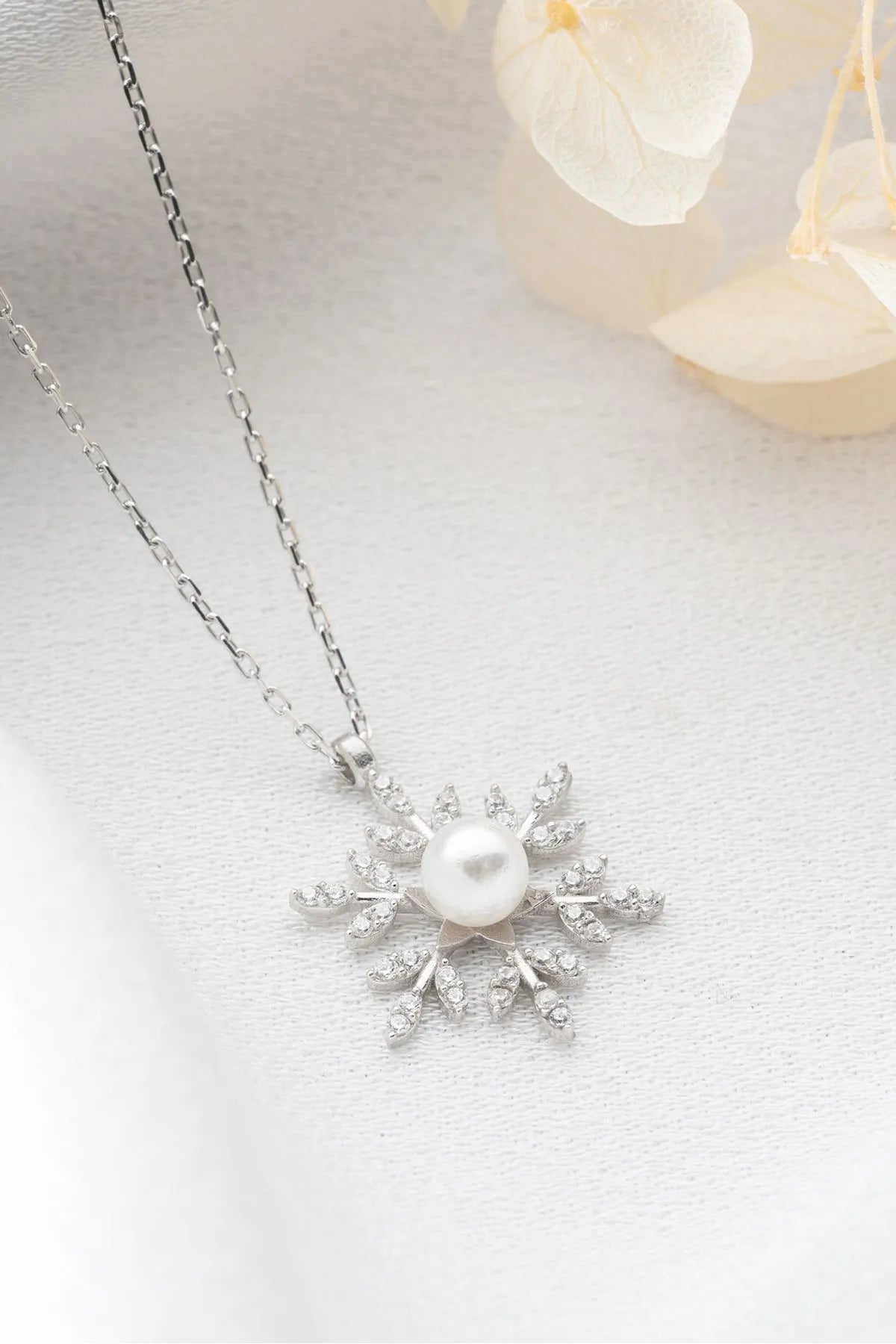 PERLEN & SCHNEEFLOCKEN HALSKETTE | 925 SILBER