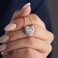Herz-Halskette aus 925 Silber von AURIME, Baguette-Steine, elegantes Schmuckstück für Damen, Nahaufnahme der Kette