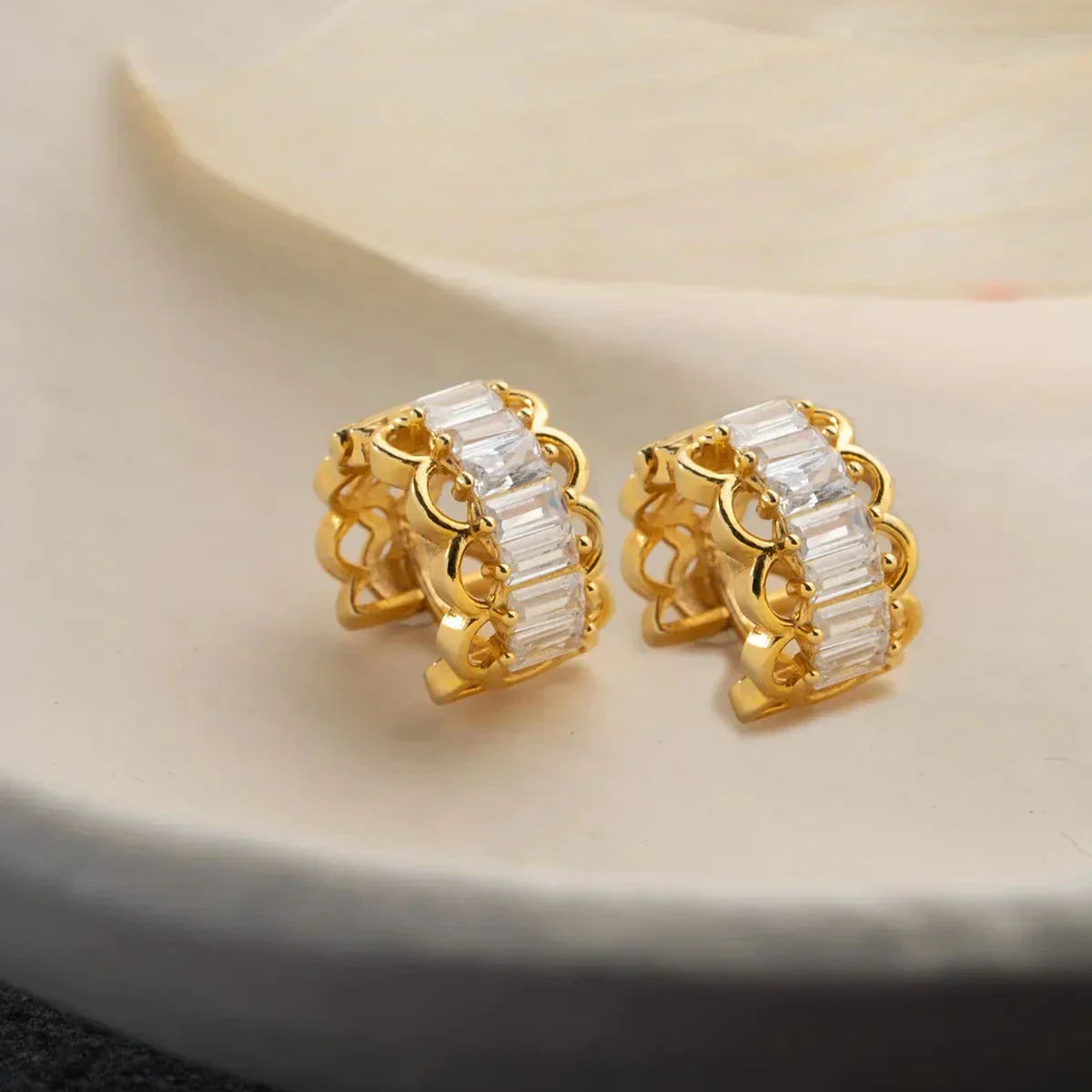 ELARIA WHITE BAGUETTE OHRRINGE | 925 SILBER