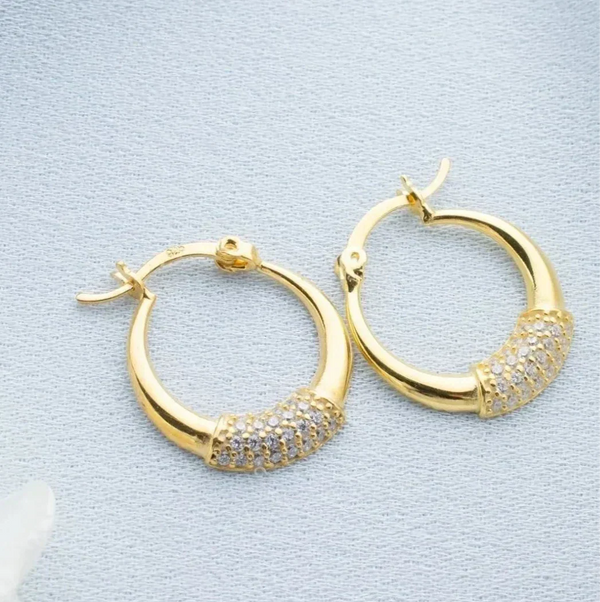 Silbercreolen mit Zirkonia von AURIME, 925er Sterlingsilber, elegante Ohrschmuck mit funkelnden Steinen