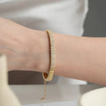 Velina Armband aus 925 Silber von Aurime, detailreiche Schmuckarmband mit elegantem Design, Nahaufnahme.
