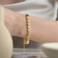 JUVIA Armband aus 925 Silber von AURIME, detailliertes Schmuckstück mit filigraner Gestaltung, Nahaufnahme auf hellem Hintergrund