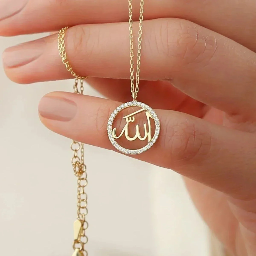 ALLAH SCHRIFTZUG HALSKETTE MIT ZIRKONIA aus 925 Silber - Eleganter Halskette - AURIME