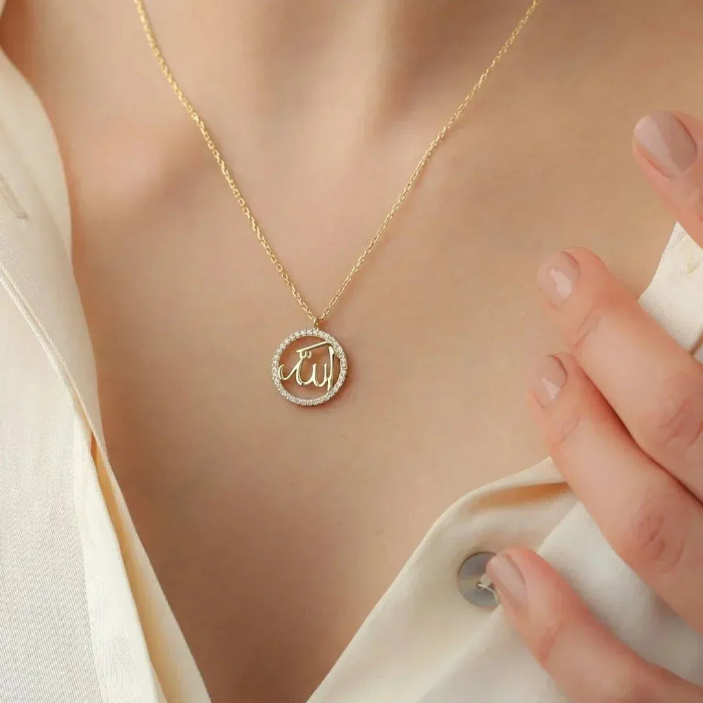 ALLAH SCHRIFTZUG HALSKETTE MIT ZIRKONIA aus 925 Silber - Eleganter Halskette - AURIME