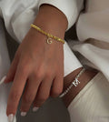 Couple Gestein Buchstaben Armband aus 925 Silber, AURIME, mit personalisierten Buchstaben und silberner Kette.