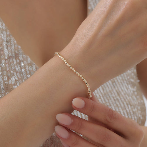 ARMBAND MIT REIHENFÖRMIGEN WÜRFEL- UND DORIKA-DETAILS | 14K GOLD