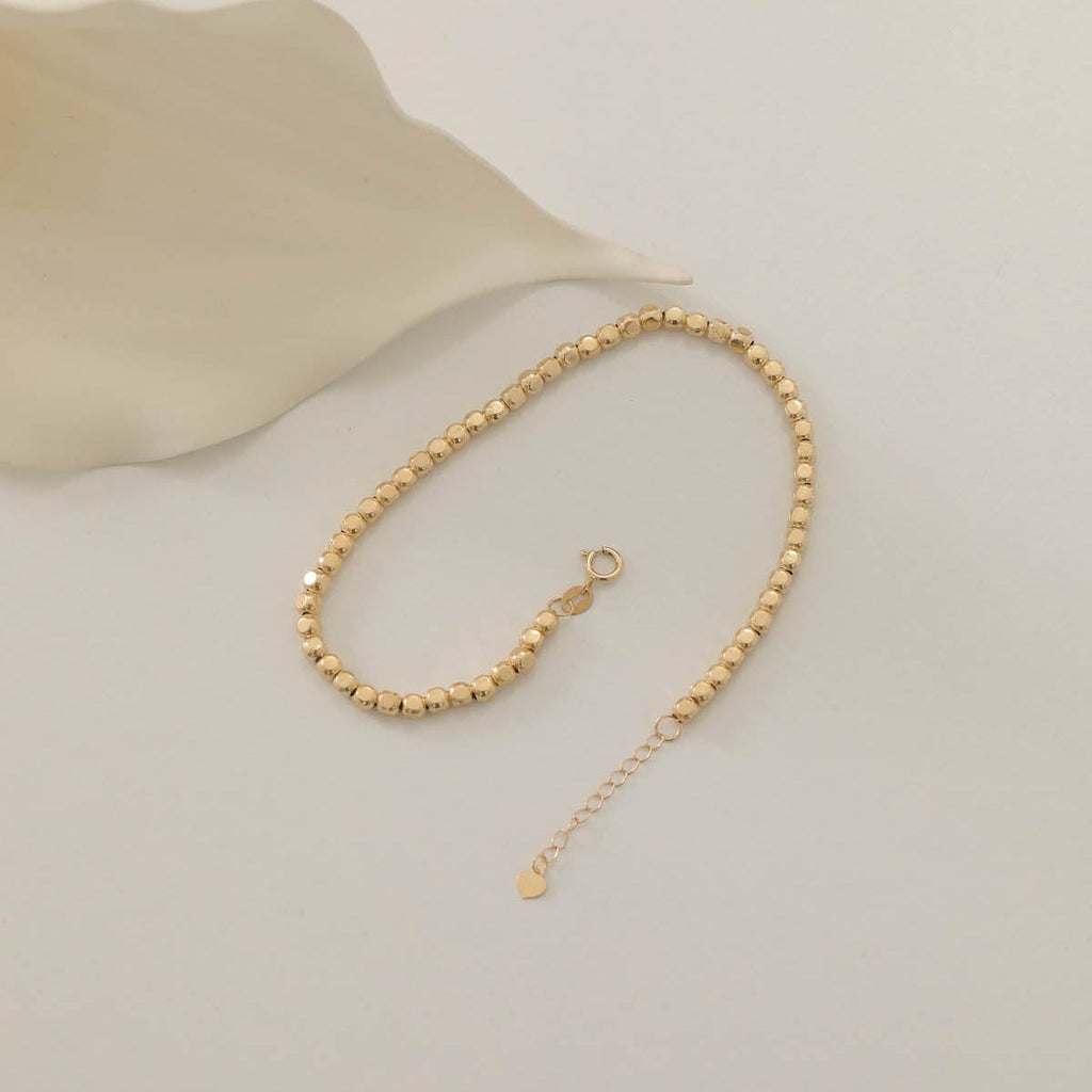 ARMBAND MIT REIHENFÖRMIGEN WÜRFEL- UND DORIKA-DETAILS | 14K GOLD