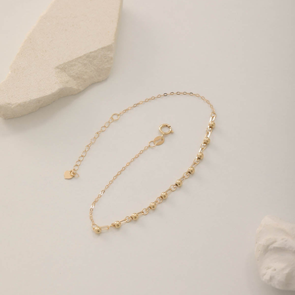 KLEINE BÜROKLAMMER MIT KUGELDETAIL ARMKETTE | 14K GOLD