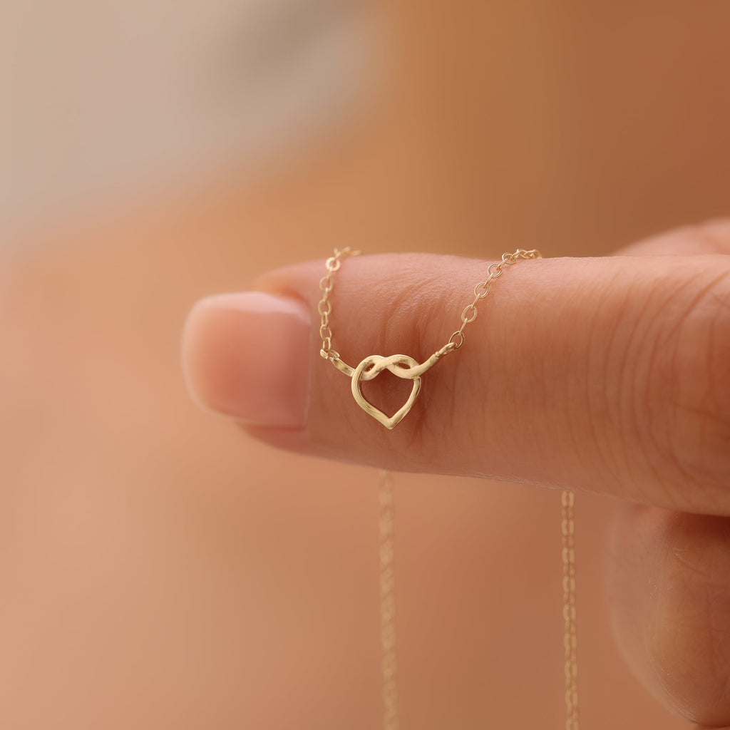 MINIMAL HERZ-KNOTEN ARMKETTE | 14K GOLD