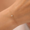 VIERSTEINIGE MINIMALISTISCHE BLUME ARMKETTE | 14K GOLD