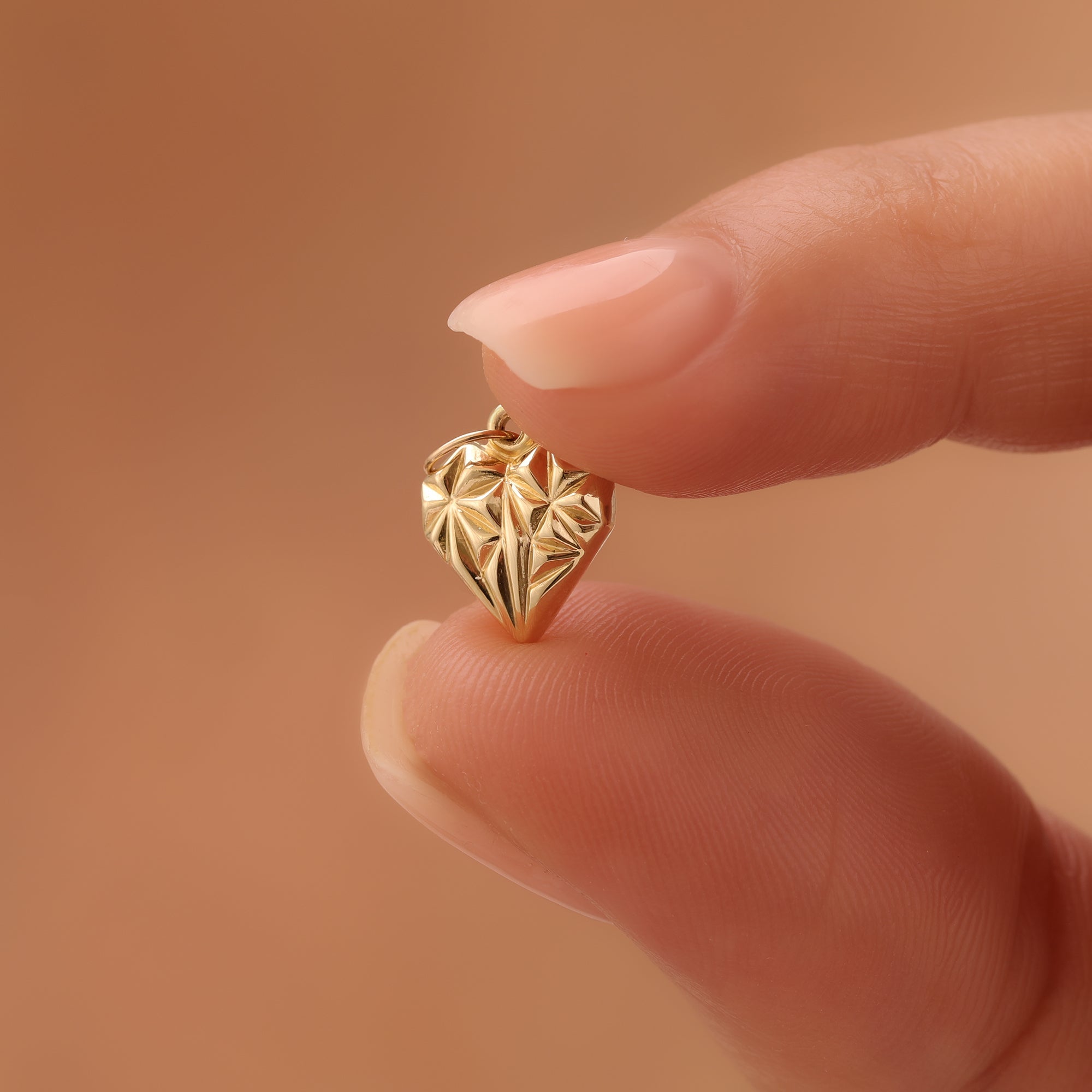MINIMAL DIAMOND HERZ ANHÄNGER | 14K GOLD