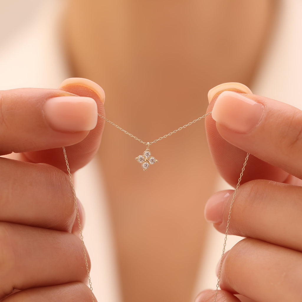 ELEGANTE BLUME MIT ZIRKONSTEIN HALSKETTE | 14K GOLD
