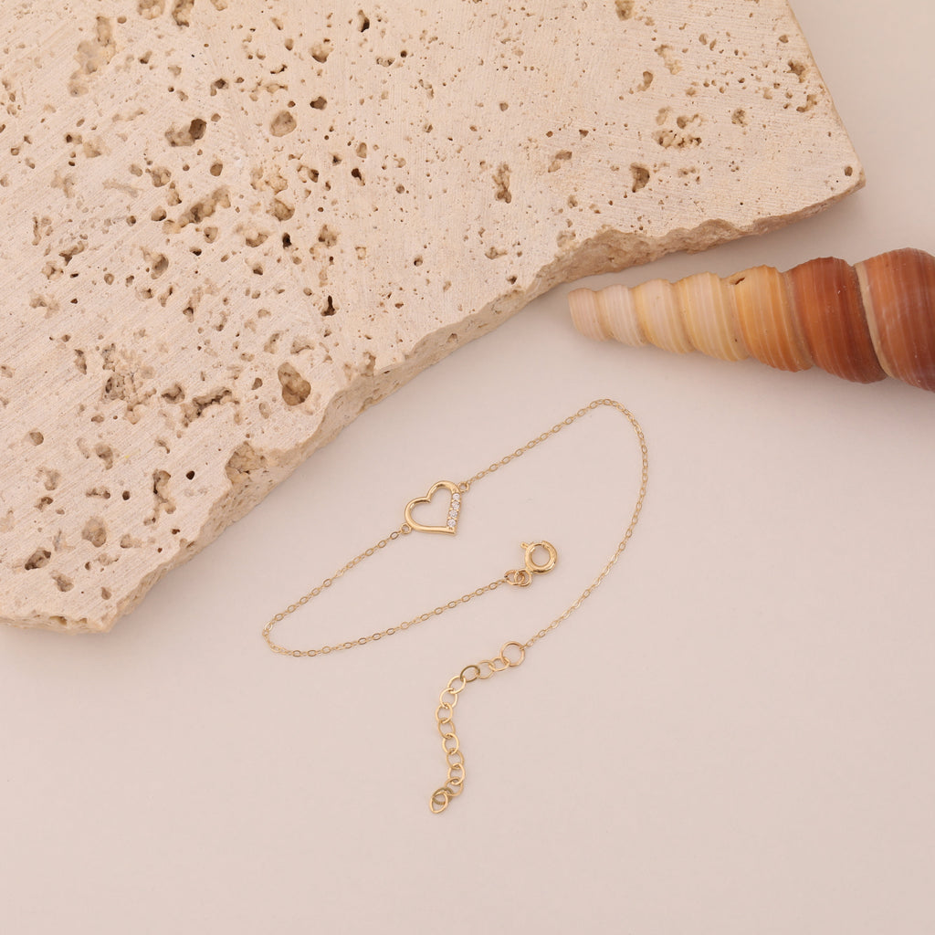 MINIMALISTISCHES HERZ MIT VIER ZIRKONIA-STEINEN ARMKETTE | 14K GOLD