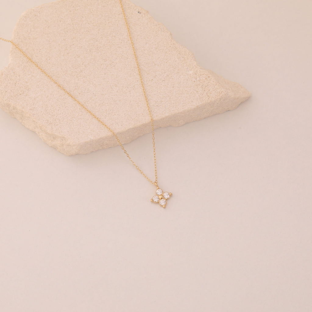 ELEGANTE BLUME MIT ZIRKONSTEIN HALSKETTE | 14K GOLD