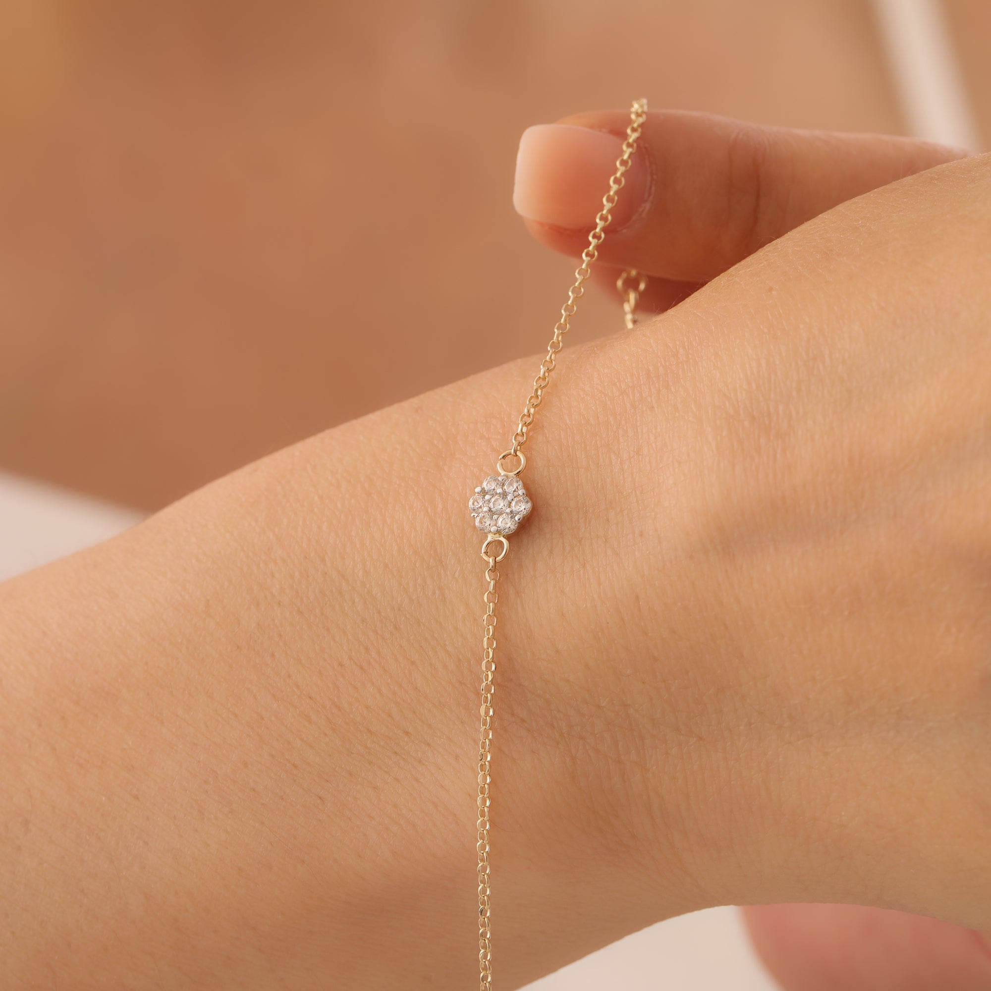 MINIMALISTISCHE ELEGANTE BLUME MIT ZIRKONIA-STEINEN ARMKETTE | 14K GOLD
