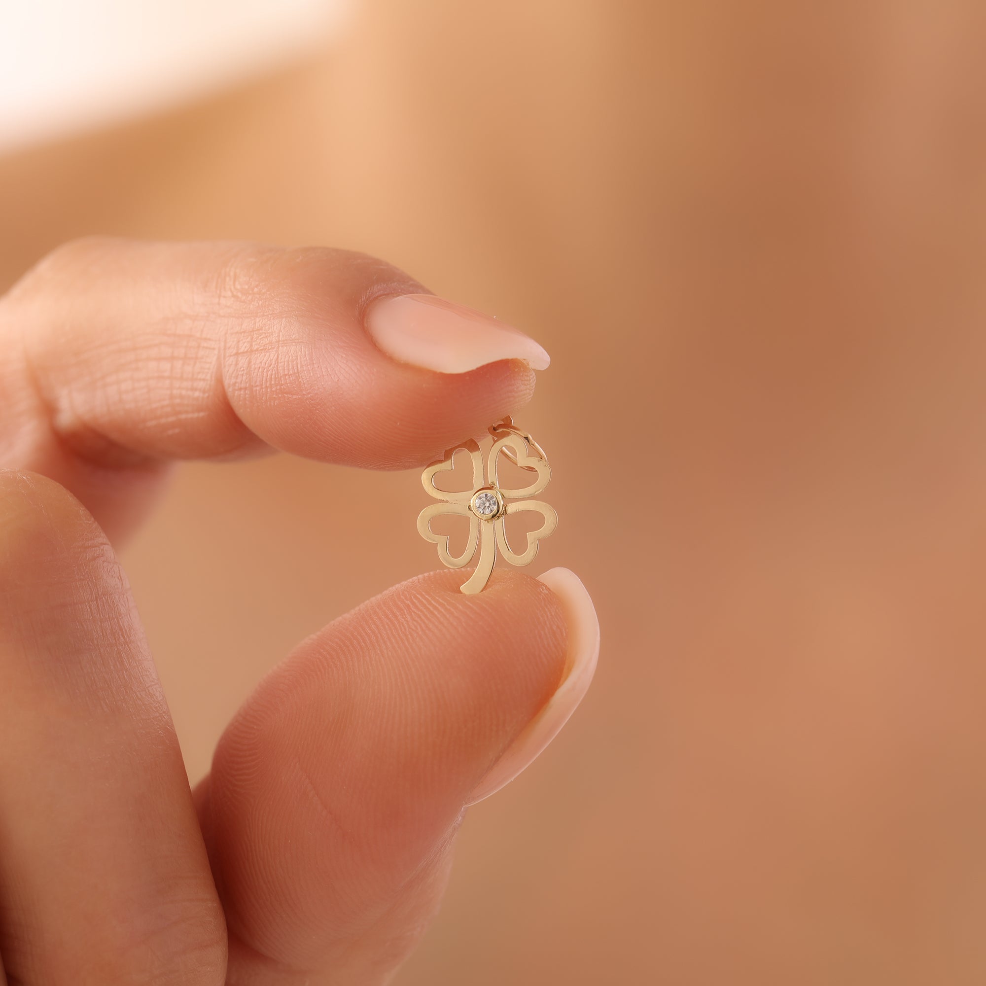 ZIRKONSTEIN VIERBLÄTTRIGES KLEEBLATT ANHÄNGER | 14K GOLD