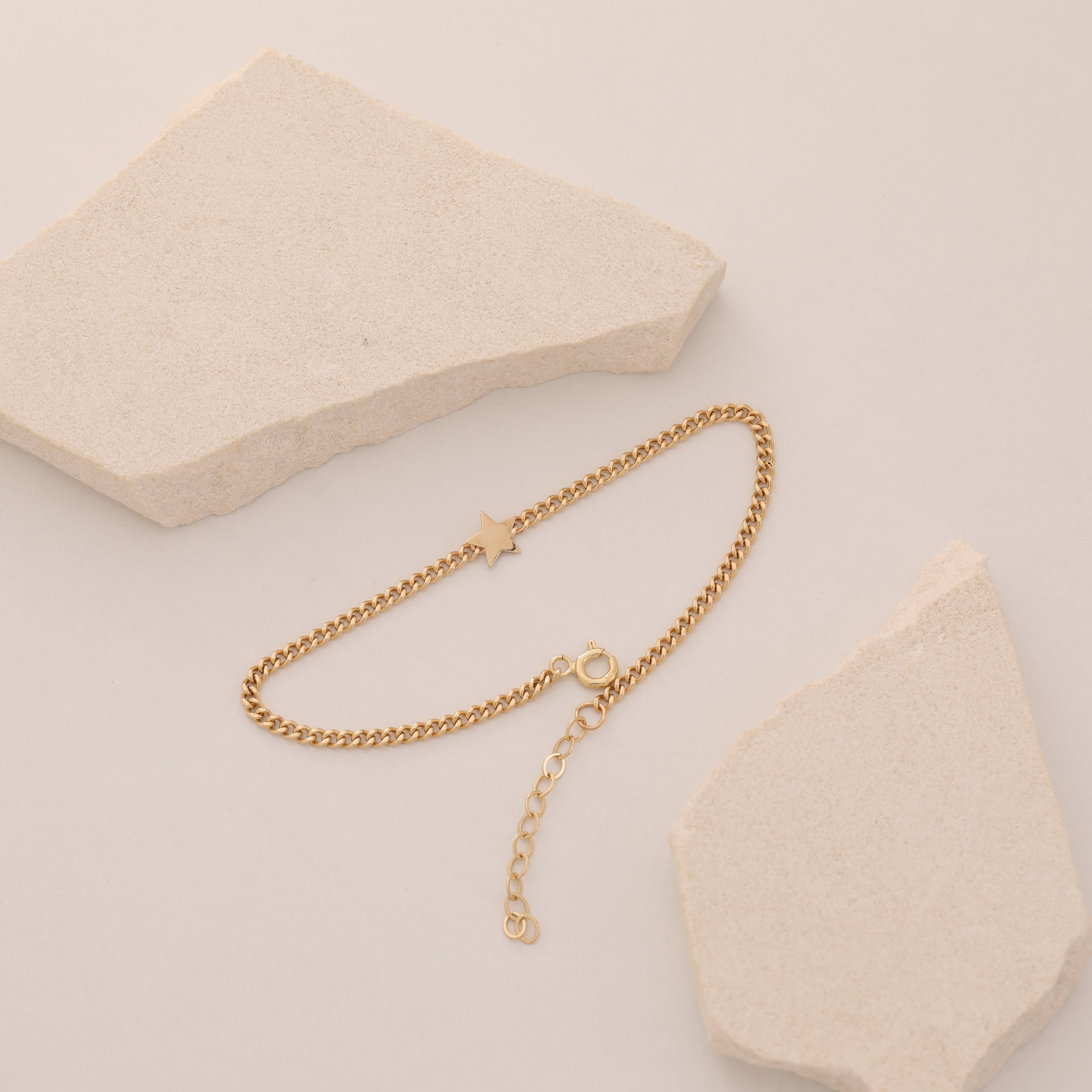 MINIMALE KETTE MIT STERN-ANHÄNGER ARMKETTE | 14K GOLD