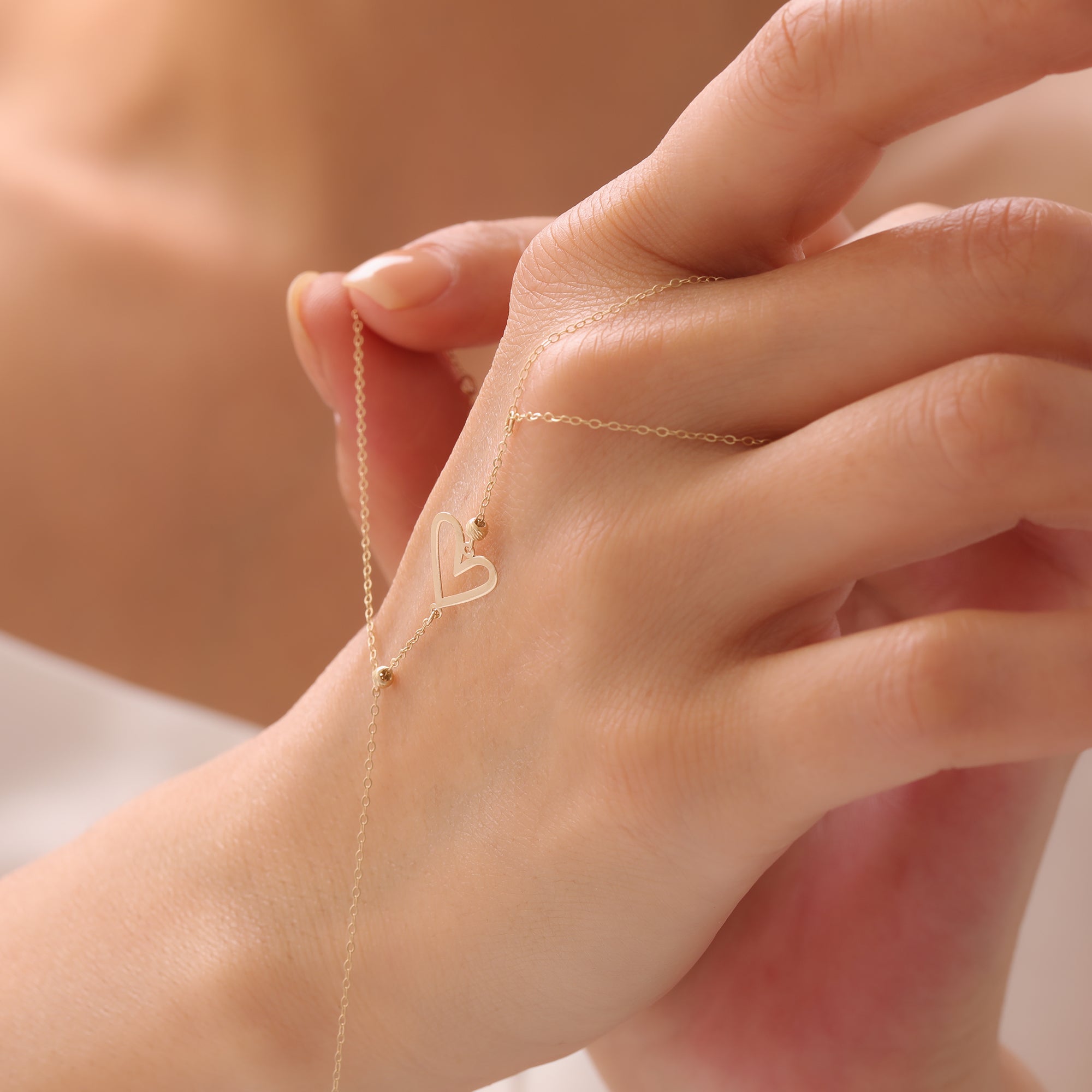 DORICA-KETTE HERZ HANDKETTE | 14K GOLD