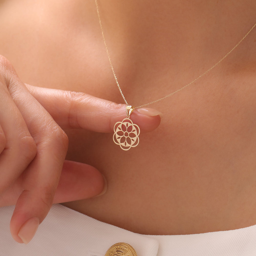 MIT BLUMENMOTIV ANHÄNGER | 14K GOLD