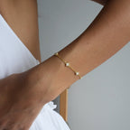 MINIMAL WEISSE KLEE ARMKETTE aus 925 Silber - Eleganter Halskette - AURIME