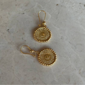 DORICA CEYREK Ohrstecker aus 925er Silber von AURIME, elegante Ohrschmuck mit filigraner Gestaltung, Nahaufnahme