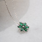 BLUME MIT GRÜNEM STEIN HALSKETTE | 925 SILBER