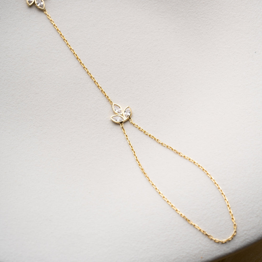 MINI LOTUS HANDKETTE aus 925 Silber - Eleganter Halskette - AURIME