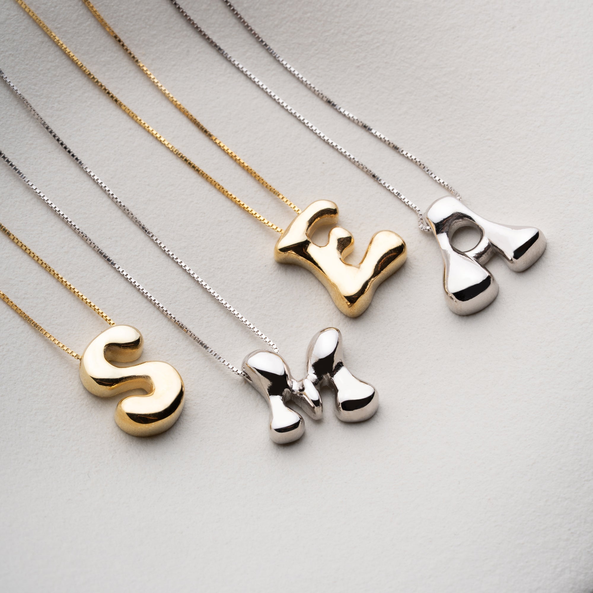ICON BOMB BUCHSTABEN HALKSETTE aus 925 Silber - Eleganter Schmuckset - AURIME